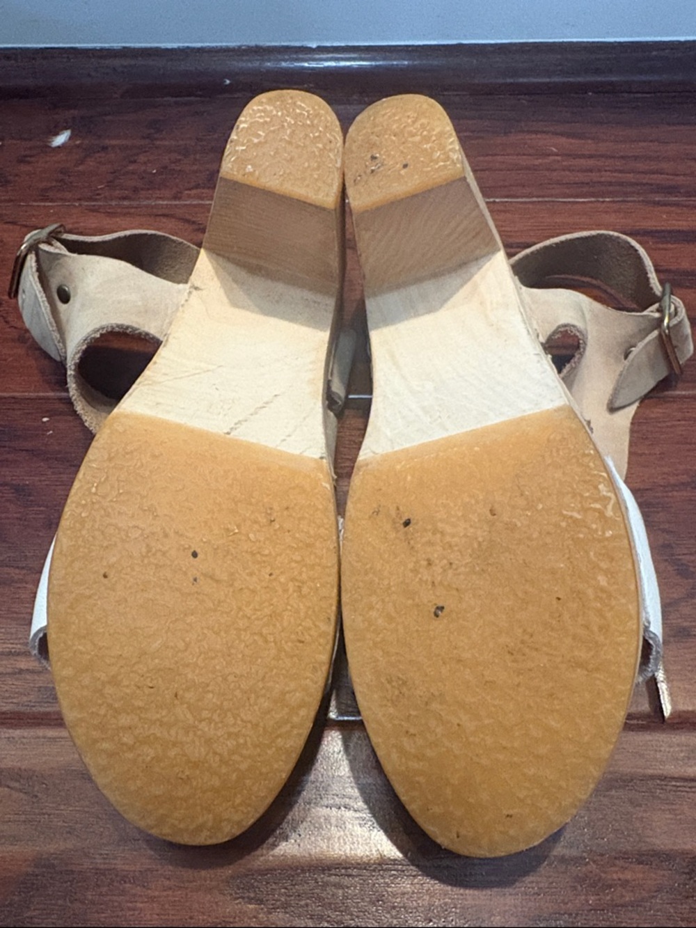 Bryr Women’s Neutral Two-Tone Leather Block Heel clogs - Beige & White - Picture 5 of 5
